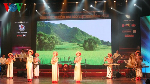 Vòng bán kết Liên hoan tiếng hát người làm báo Việt Nam khu vực phía Bắc - ảnh 2